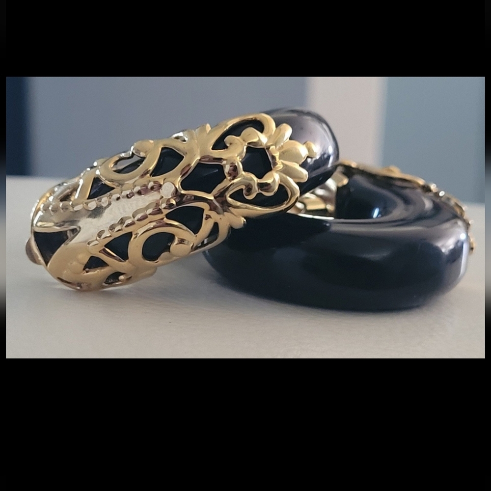 Inna Cytrine Black Lucite Gold Tone Filigree Clip-On Earrings Unsigned